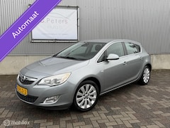 Opel Astra - 1.6 Cosmo 2011 Automaat / Navigatie / Bluetooth / Trekhaak / NAP