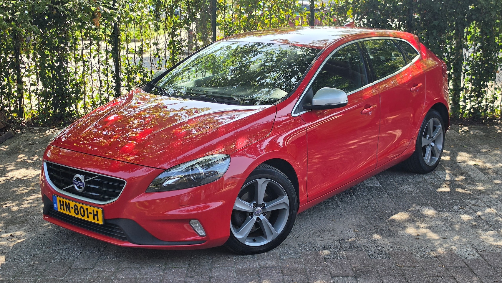 Volvo V40 - 2.0 D2 R-Design Business NAP PDC Bi-Xenon Navi Stoelverwarming Verw. voorruit | Nieuwe Dbriem | Grote beurt - AutoWereld.nl