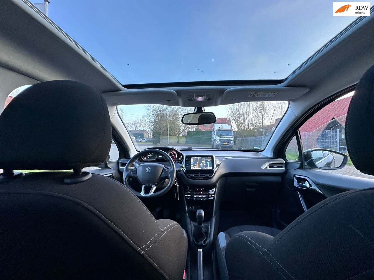 Peugeot 208 - 1.2 VTi Allure 5DR*Navigatie*Panoramadak*Stoelverwarming*Cruise*Clima*LM velgen*Parkeersen - AutoWereld.nl