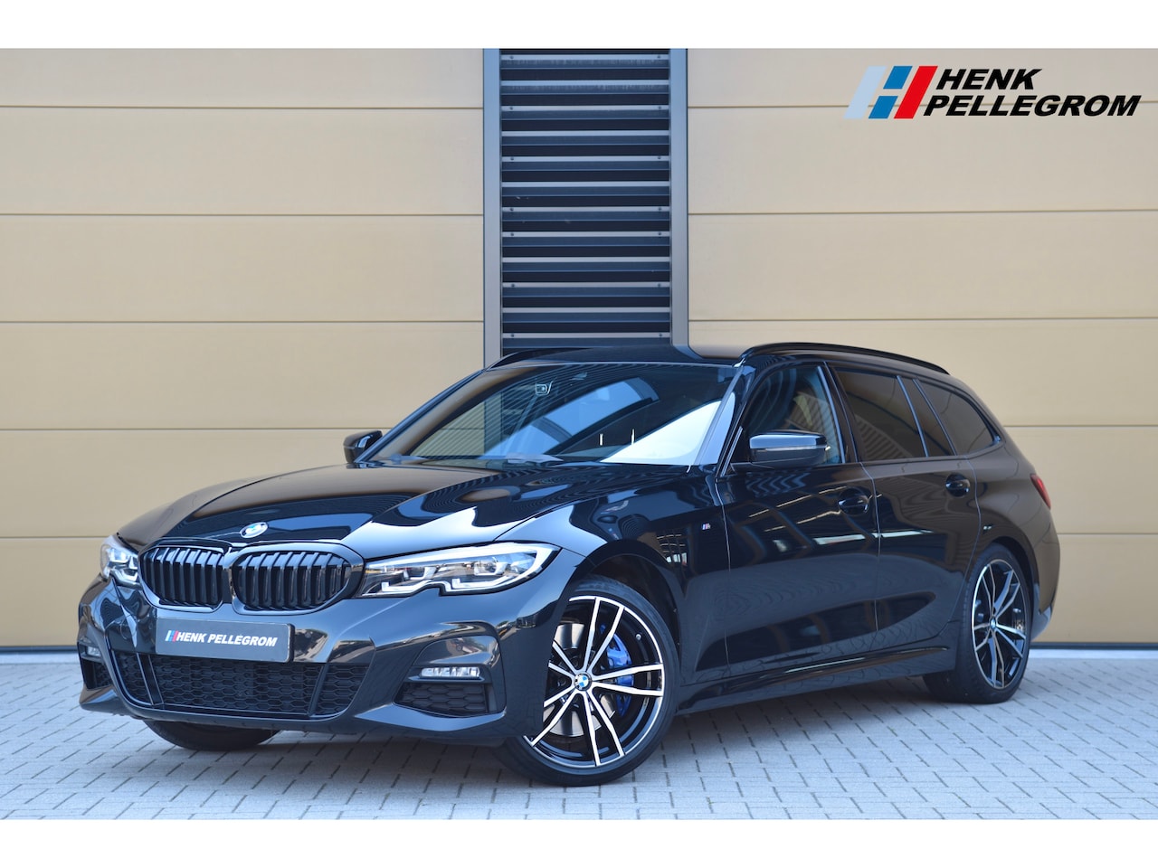 BMW 3-serie Touring - 320i Edition Plus * M-Pakket * Trekhaak * Hifi * Leder * Privacy Glas * - AutoWereld.nl