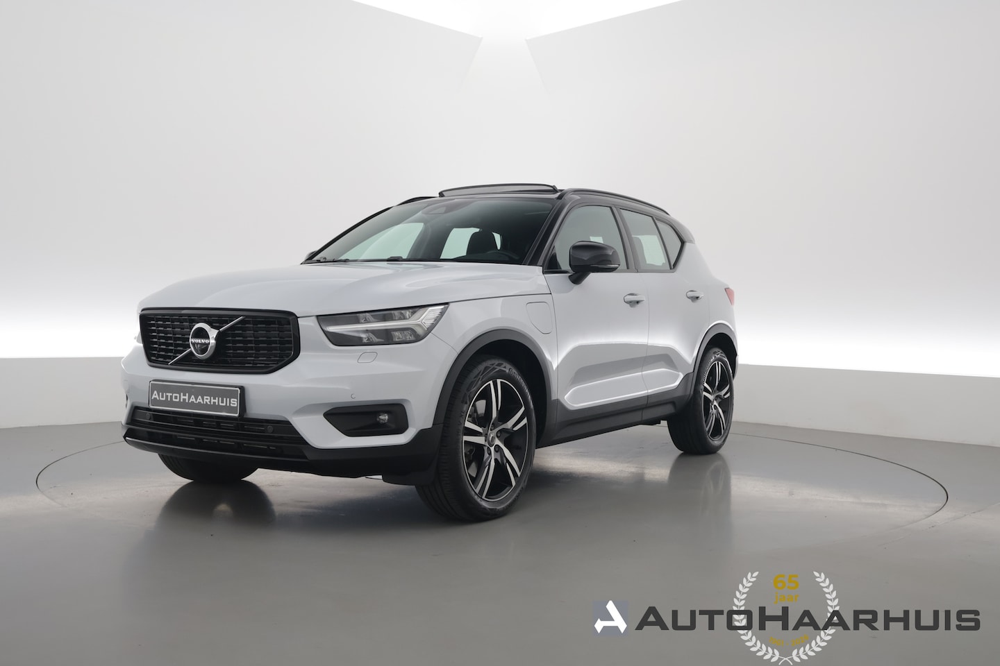 Volvo XC40 - 1.5 T5 Recharge R-Design | SOH 88.2% | Pano | Trekhaak | Memory | Leder | 360cam | Adapt. - AutoWereld.nl