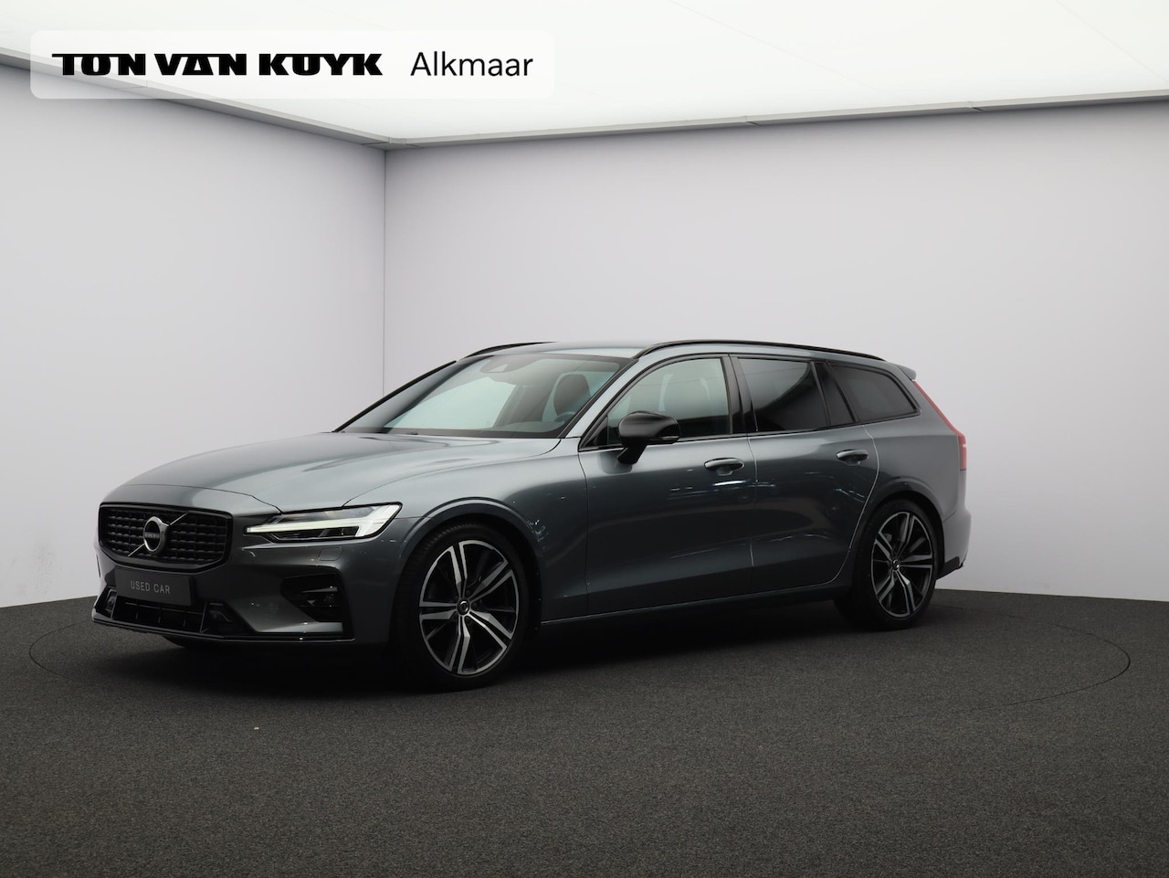 Volvo V60 - 2.0 B4 R-Design / Trekhaak / Stoelverwarming / Elektr. stoelverstelling bestuurder / Achte - AutoWereld.nl