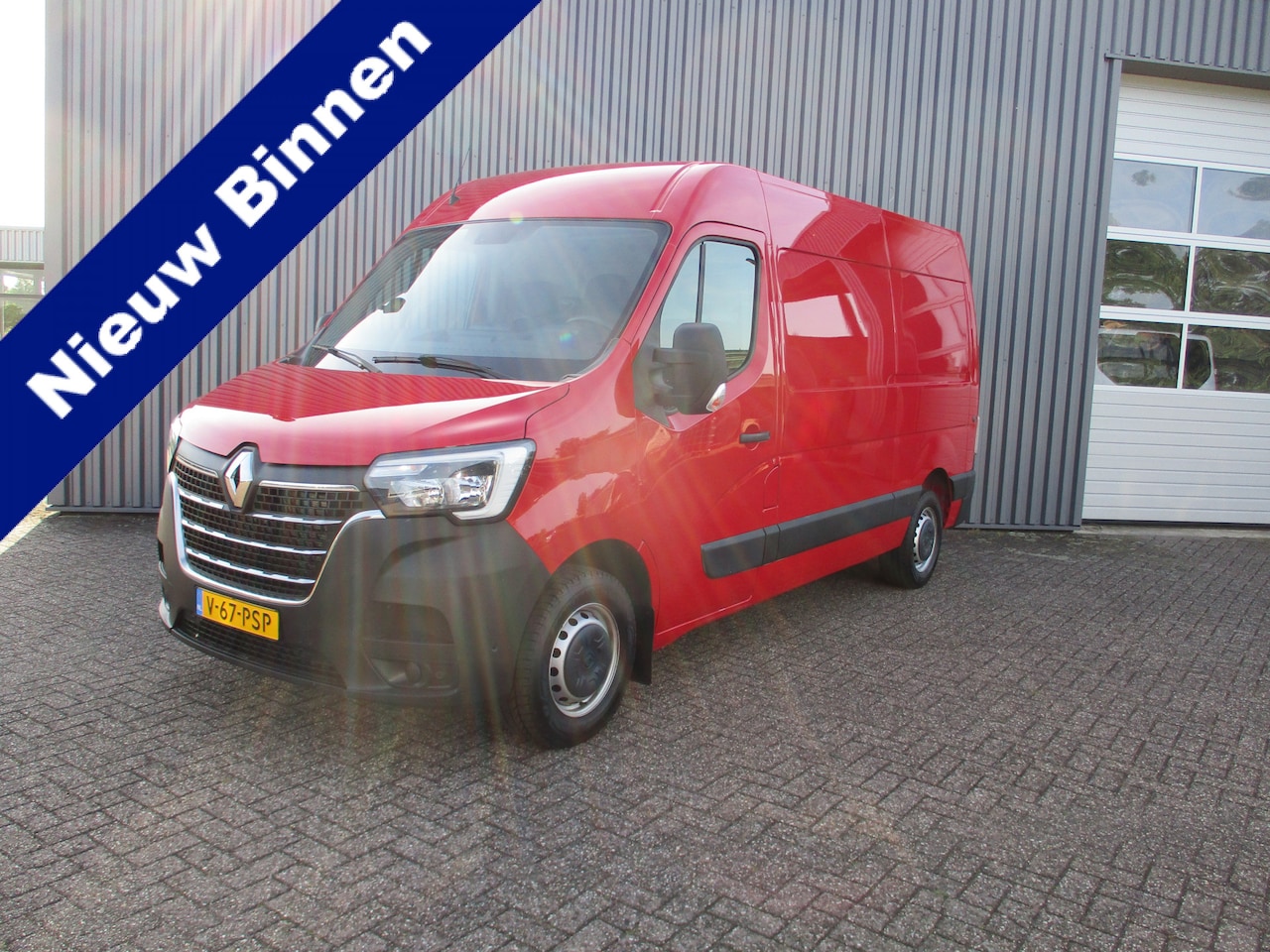 Renault Master - 2.3 dCi 135 PK L2H2 Work Edition Airco Navi - AutoWereld.nl