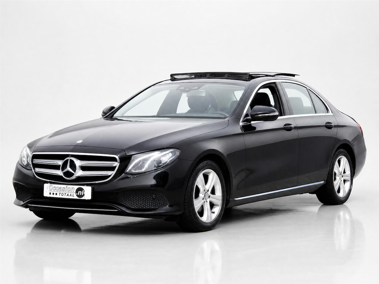 Mercedes-Benz E-klasse - 220 D Lease Edition Prestige Plus | HUD | Panorama | Camera | Automaat - AutoWereld.nl