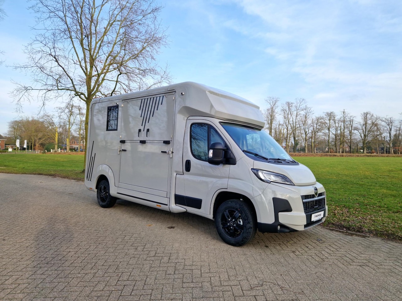 Opel Movano - AKX S3 nieuw paardenwagen Automaat Pro-safety hengsten uitvoering id:57 - AutoWereld.nl