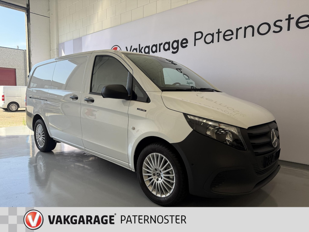 Mercedes-Benz eVito - 112 L2 Business Solution 60 kWh Carplay / Camera / PDC / Nieuw - AutoWereld.nl