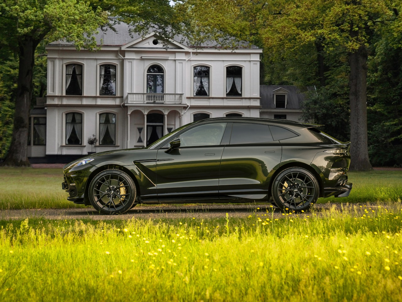Aston Martin DBX - 707 4.0 V8 Facelift | Minotaur Green | Copper Tan interieur | Briljant! - AutoWereld.nl