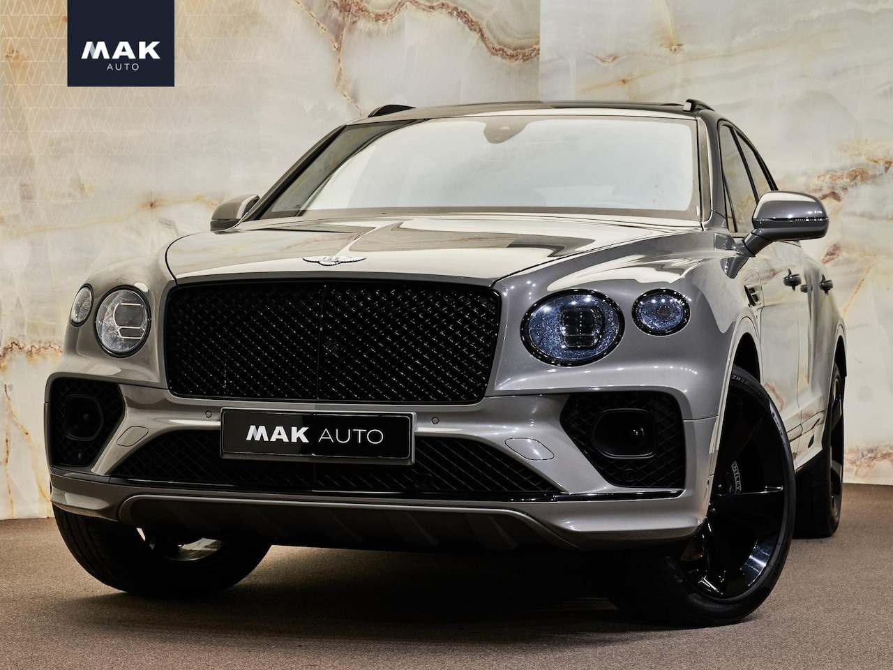 Bentley Bentayga - 4.0 V8 First Edition, NL-auto, Naim, pano, 22", HUD, memory, massage, stl.ventilatie, keyl - AutoWereld.nl
