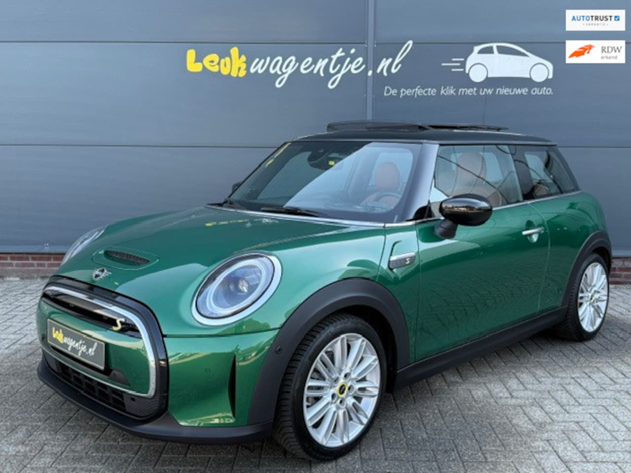 MINI Electric - MINI Electric 33 kWh *carplay *schuifdak *leder *BTW auto - AutoWereld.nl