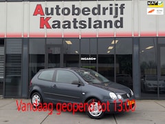 Volkswagen Polo - 1.4-16V Elegance - Clima - Cruise