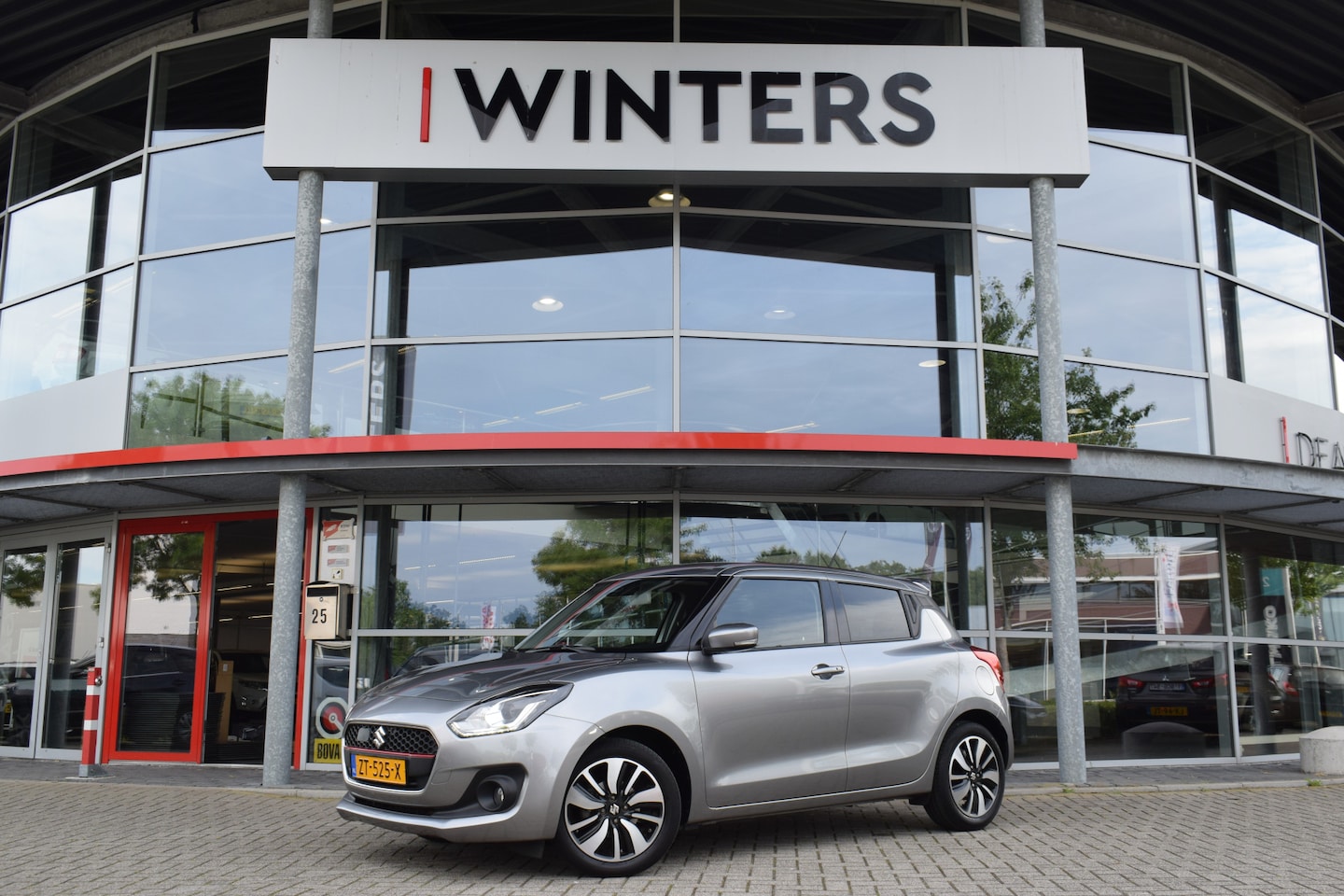 Suzuki Swift - 1.0 Stijl Automaat | 112 PK | Keyless |  Navigatie | Adap. Cruise Control | - AutoWereld.nl