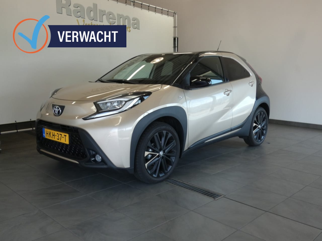 Toyota Aygo X - 1.0 VVT-i S-CVT Premium ! Camera Clima NL Auto - AutoWereld.nl