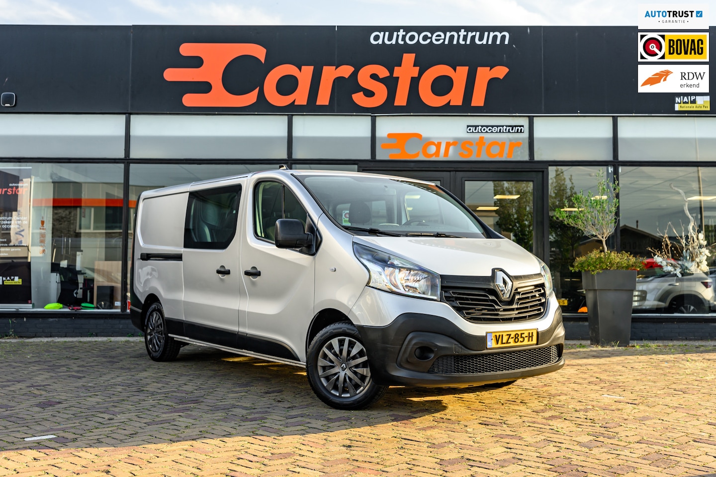 Renault Trafic - 1.6 dCi T29 L2H1 DC Comfort|Camera|Bleuth|Trekhaak - AutoWereld.nl