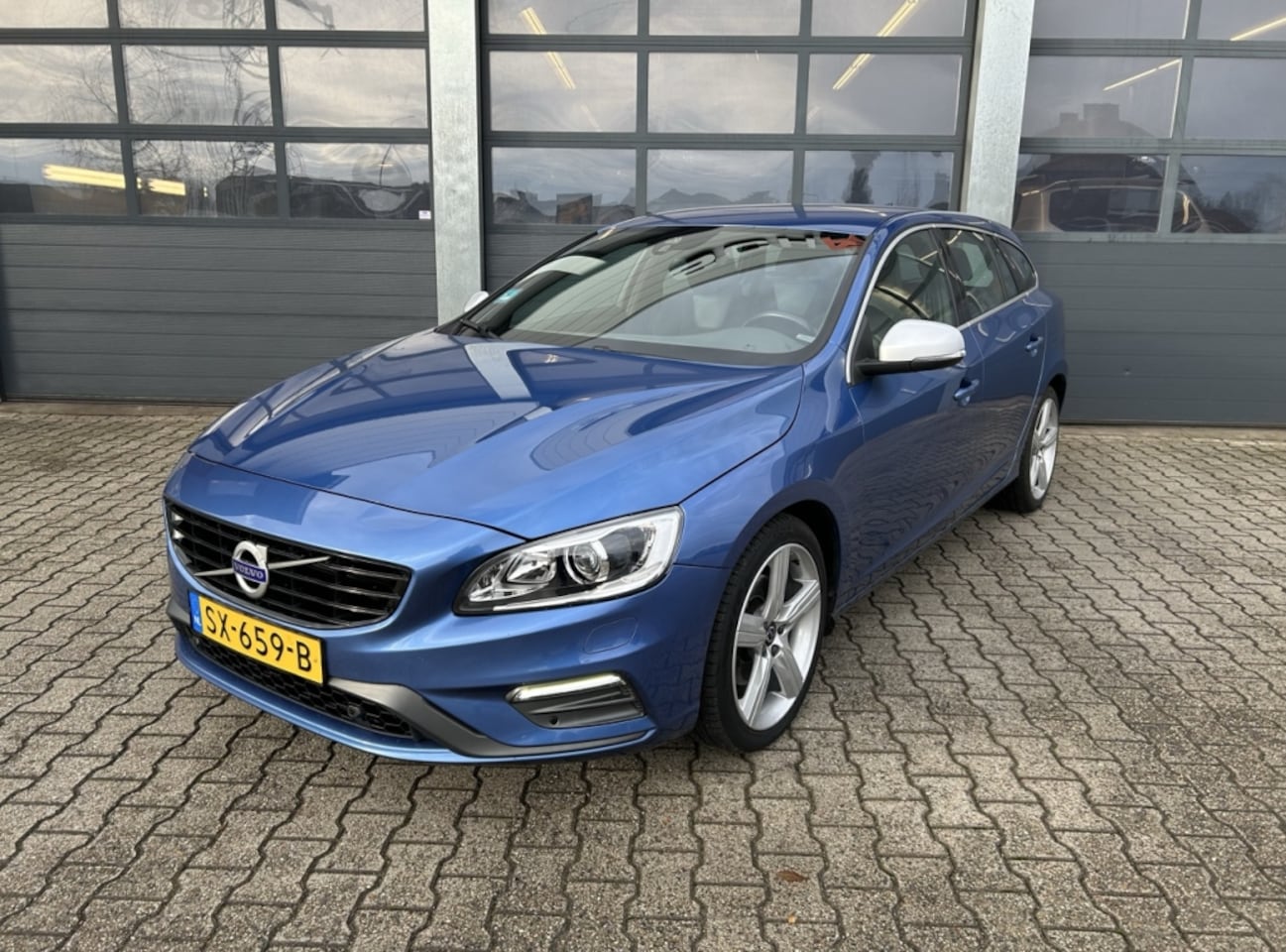 Volvo V60 - T4 190pk Business Sport - AutoWereld.nl