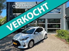 Toyota Yaris - 1.5 Hybrid Active platinum pearl white