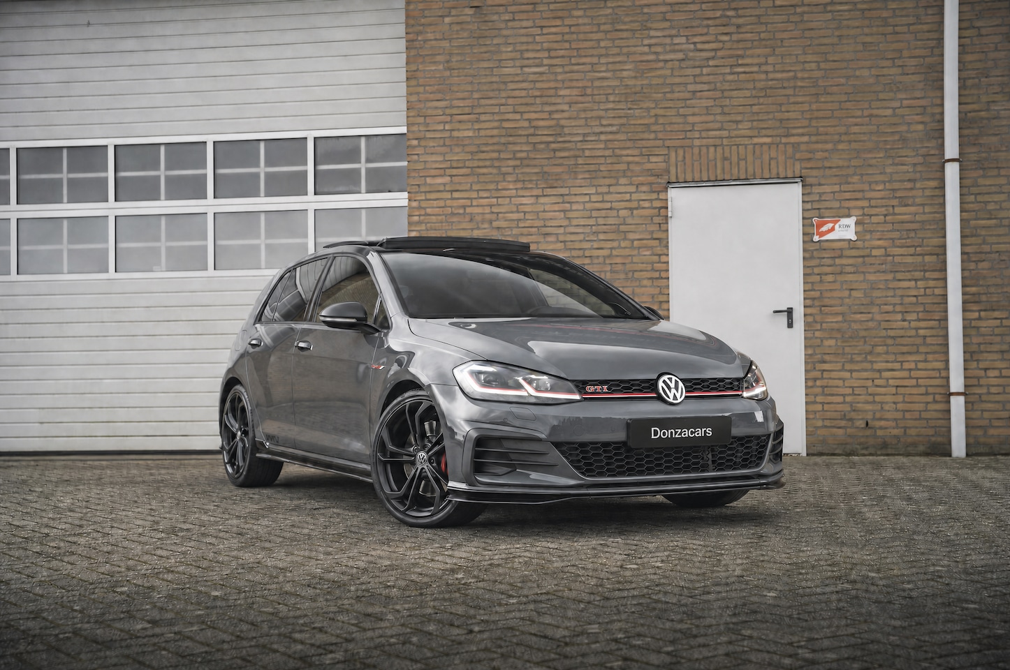Volkswagen Golf - 2.0 TSI GTI TCR Volkswagen Golf 2.0 TSI GTI TCR | APR 360 pk | Akrapovic | Pano | Virtual Cockpit | Nardo - AutoWereld.nl