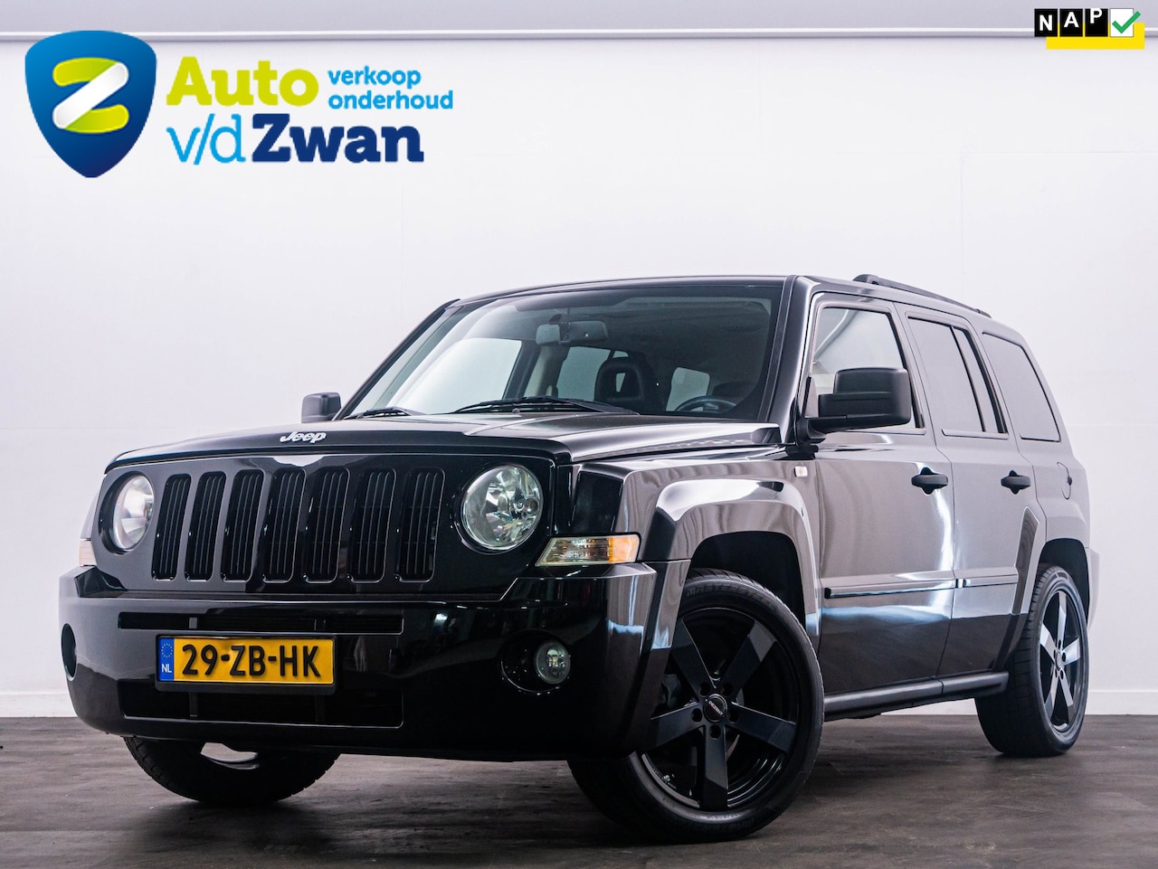 Jeep Patriot - 2.4 Limited NL-auto Black ed. Cruise|4x4|Leer! - AutoWereld.nl