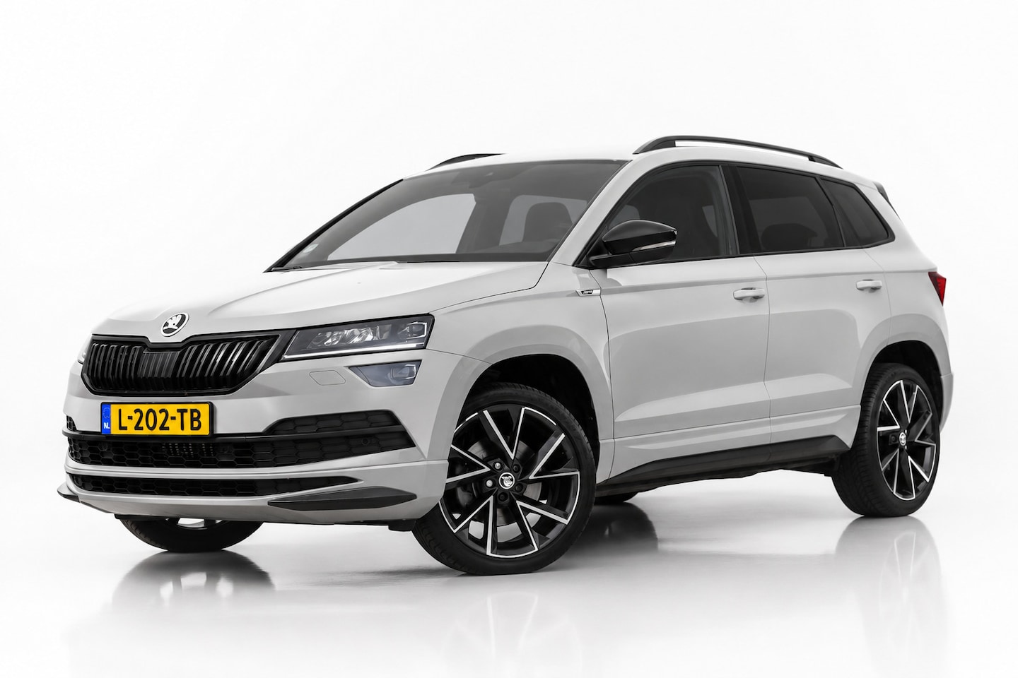 Skoda Karoq - 1.5 TSI ACT Sportline | TREKHAAK | ADAPTIEVE CRUISE CONTROLE | CAMERA | NAP | STOELVERWARM - AutoWereld.nl