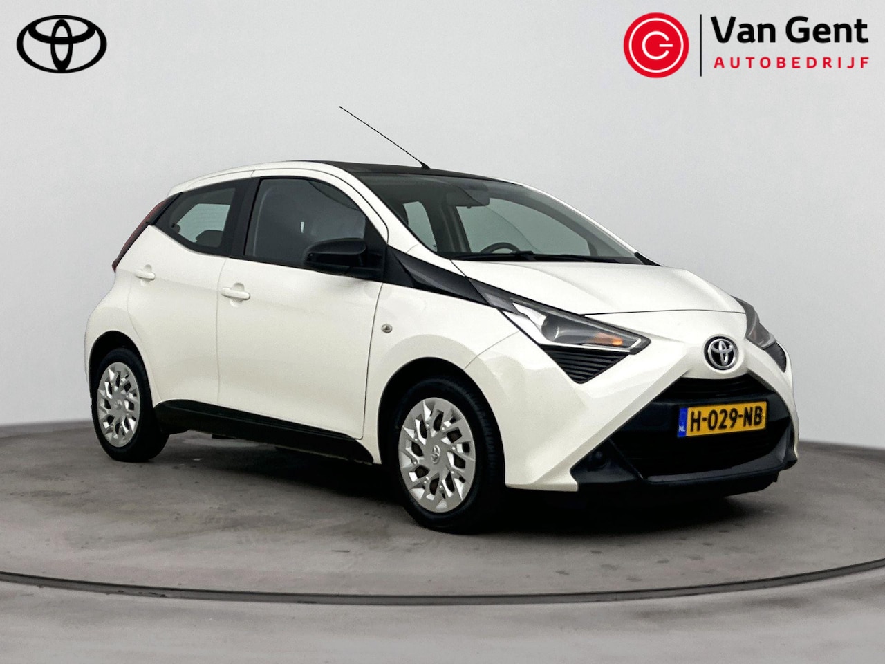 Toyota Aygo - 1.0 VVT-i x-play | Apple Carplay / Android Auto | Airco | Camera | Bluetooth - AutoWereld.nl