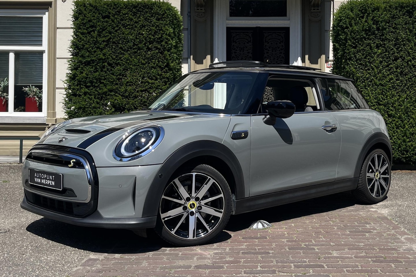MINI Electric - Classic 33 kWh PANO | STOELVERWARMING | CRUISE | CARPLAY | HARMAN KARDON - AutoWereld.nl