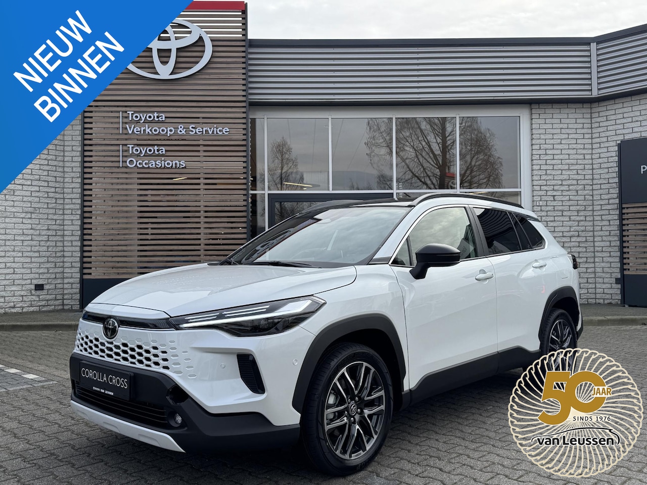 Toyota Corolla Cross - HYBRID 180 EXECUTIVE NIEUW & DIRECT LEVERBAAR!!! PANO-DAK PARK-SENSOREN BLIND-SPOT 360° CA - AutoWereld.nl