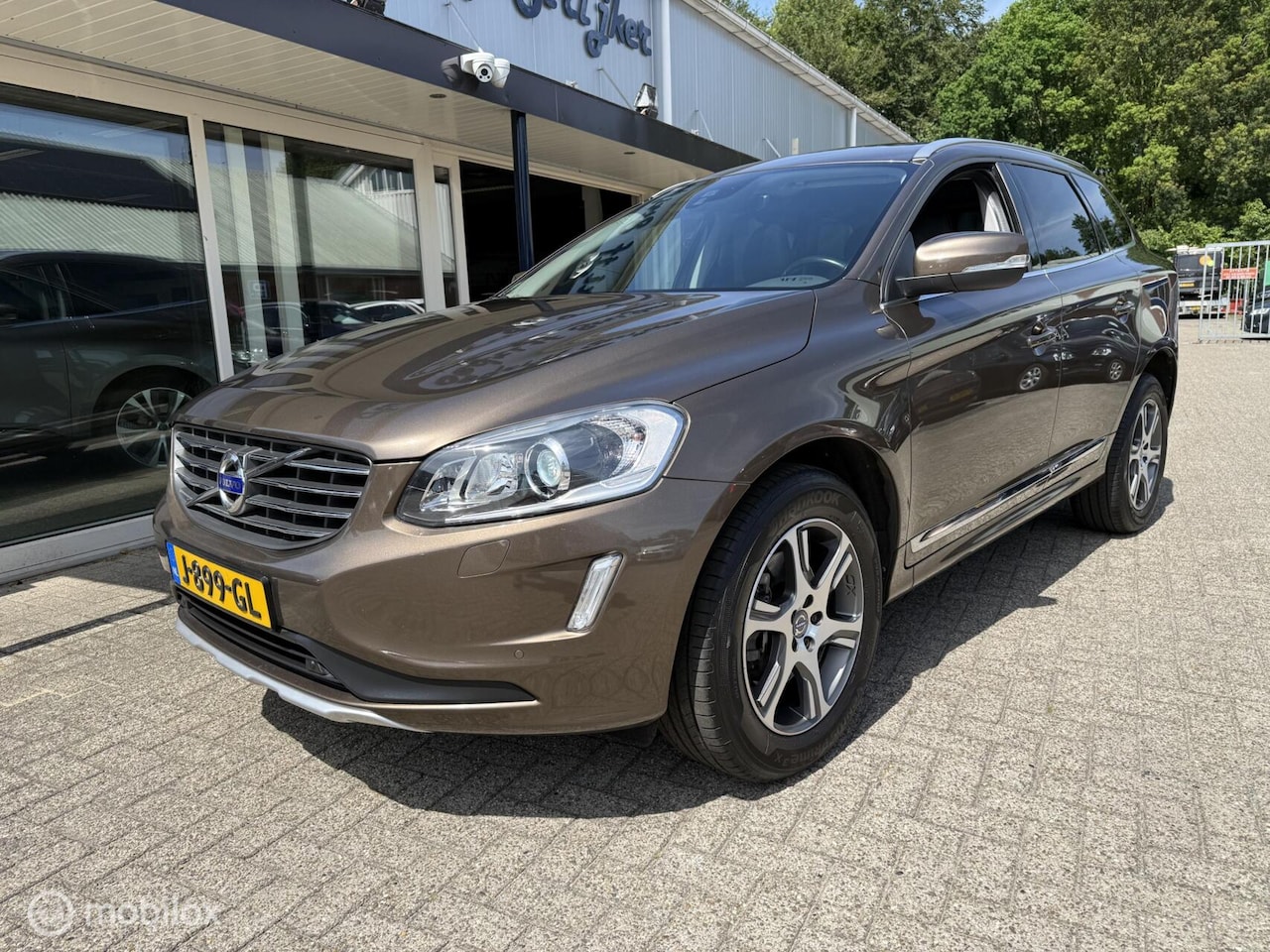 Volvo XC60 - 2.0 T5 FWD Momentum 2.0 T5 FWD Momentum - AutoWereld.nl