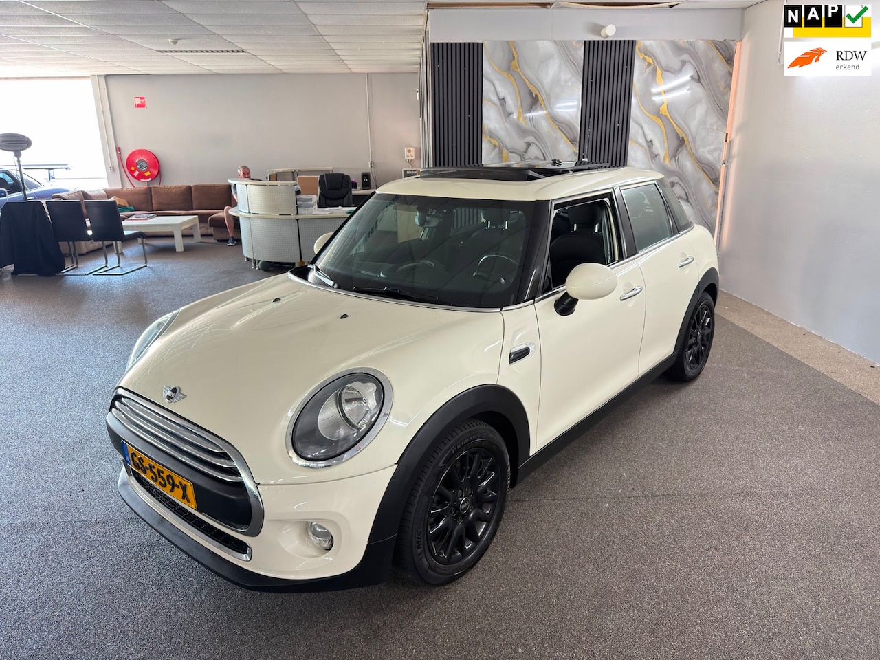 MINI 5-Deurs - 1.2 One Business Automaat,Panodak,Cruise,Clima,Carplay,Navigatie,N.A.P,Lm velgen,Bluetooth - AutoWereld.nl