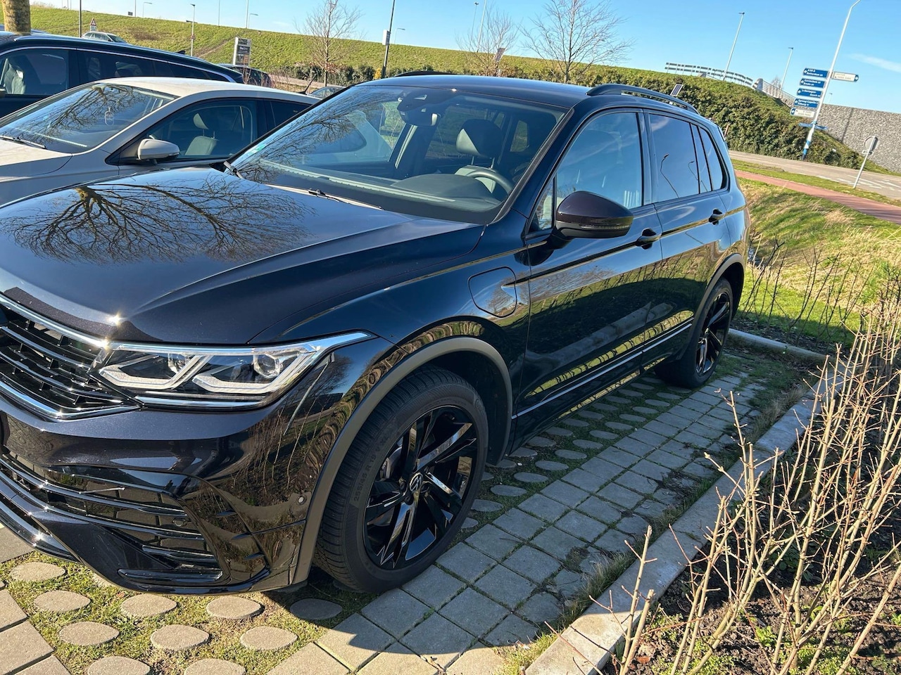 Volkswagen Tiguan - 1.4 TSI eHybrid R-Line Business+ 245 PK| Origineel Nederlands | 1e Eigenaar | Dealeronderh - AutoWereld.nl