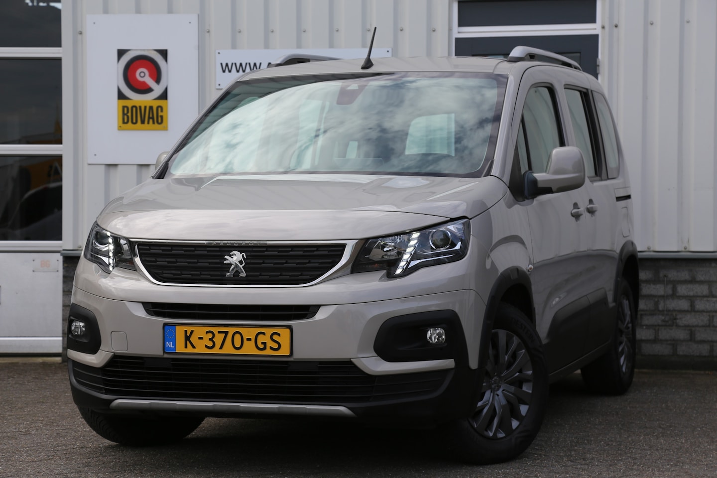Peugeot Rifter - 1.2 Puretech GT-Line 5P.*Perfect Onderh.*Trekhaak/Apple Carplay-Android/Airco/Cruise-Contr - AutoWereld.nl