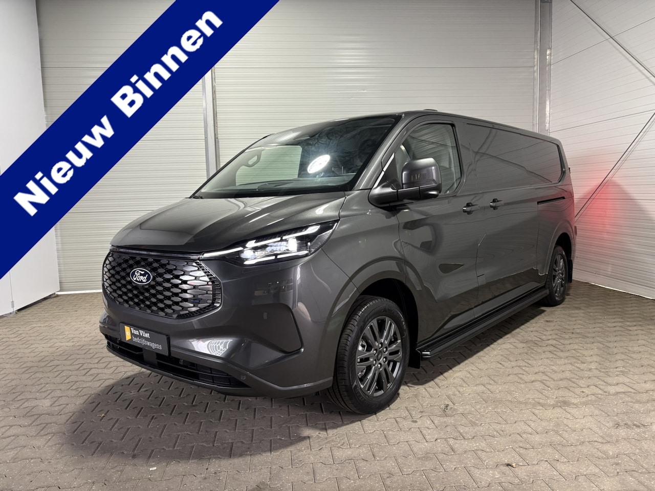Ford E-Transit Cust. - 340 L2H1 Limited 71 kWh 218Pk Dubbele schuifdeur VVB499 Prijs zoals getoond - AutoWereld.nl