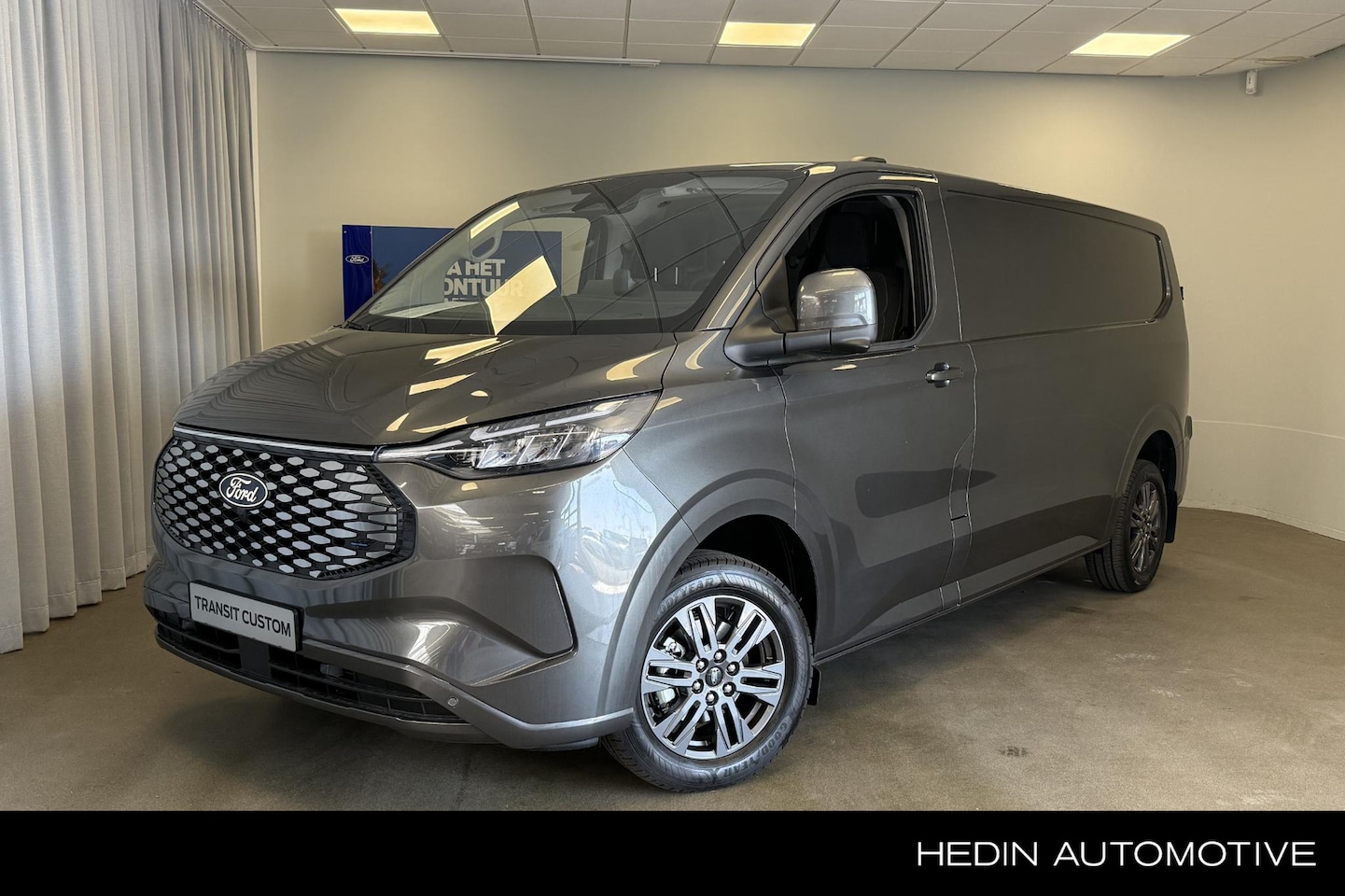 Ford Transit Custom - E-Transit 340 L2H1 Limited 71 kWh | Direct uit Voorraad leverbaar - AutoWereld.nl