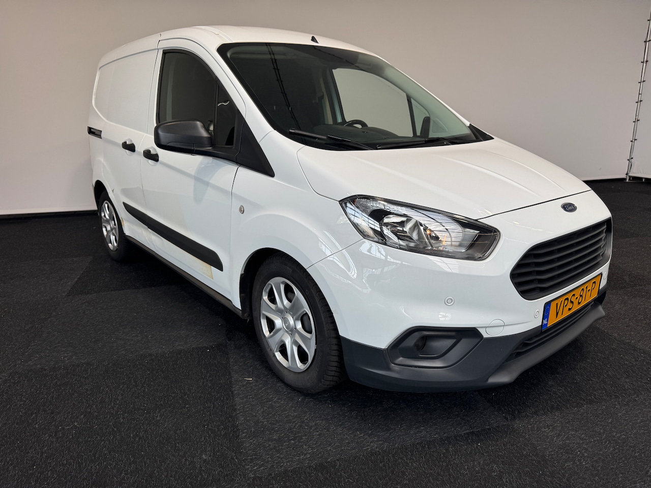 Ford Transit Courier - Airco Transit Courier 1.5 TDCI 75pk dubbel schuifdeur Apk 2027 schade schijf deur - AutoWereld.nl