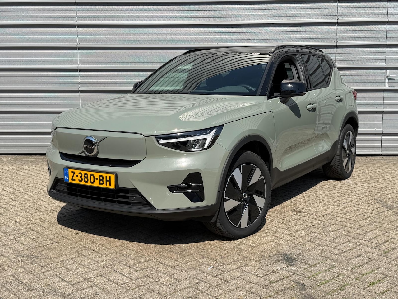 Volvo XC40 - Ext. Range 252PK Plus 82kWh | Warmtepomp | Privacy glas | Stoelverw. | Nubuck | Adapt crui - AutoWereld.nl