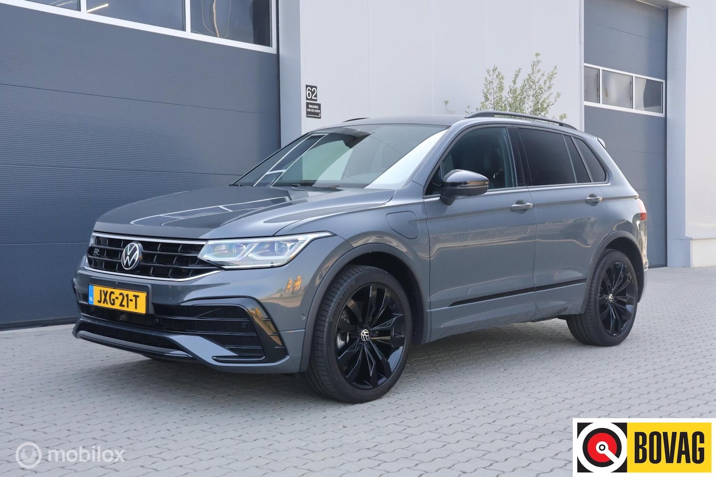 Volkswagen Tiguan - 1.4 TSI eHybrid R-Line I 360 Camera I Black style - AutoWereld.nl