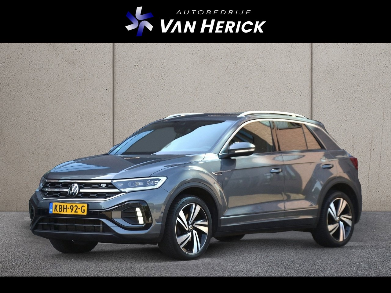 Volkswagen T-Roc - 1.5 TSI R-Line 150PK Automaat | Navigatie | ACC | Stoelverwarming - AutoWereld.nl