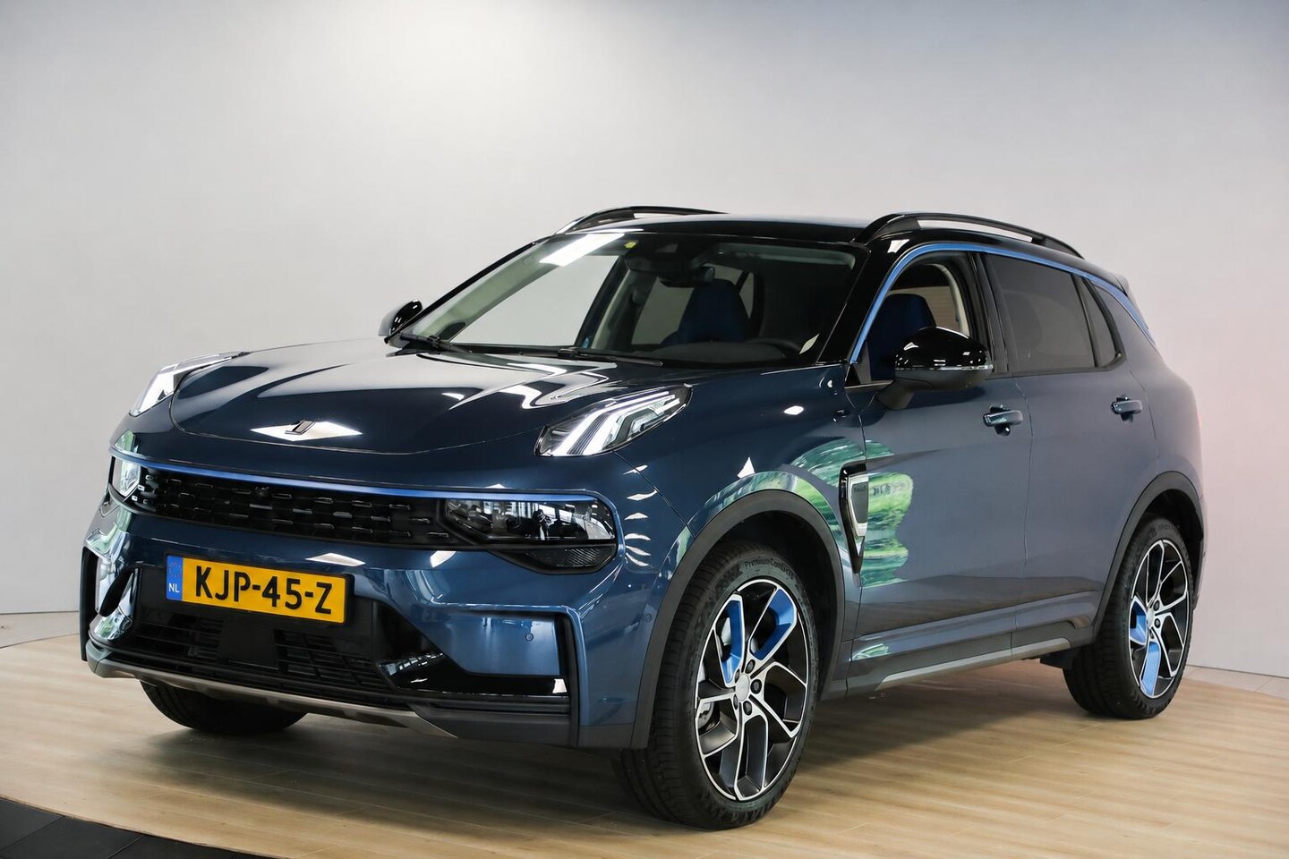 Lynk & Co 01 - 1.5 | Schuif- kanteldak | 360 Camera | Memory Seats - AutoWereld.nl