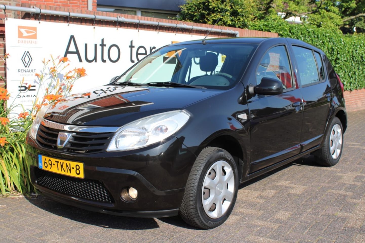 Dacia Sandero - 1.2i 16V Laureate airco - AutoWereld.nl