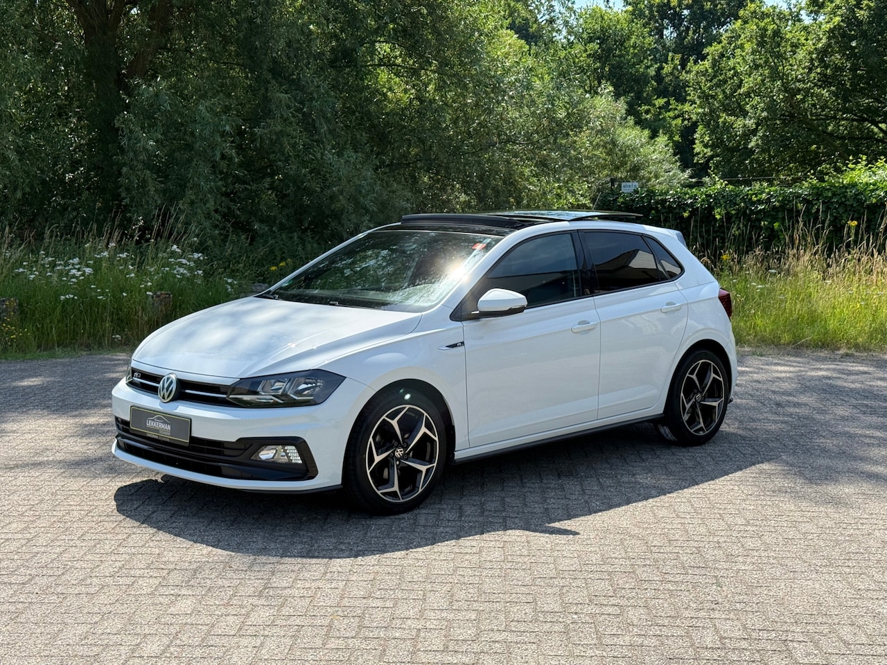 Volkswagen Polo - 1.0 TSI Highline R-LINE I PANO I 1E EIGENAAR I DIGITAL DASH I 116PK - AutoWereld.nl