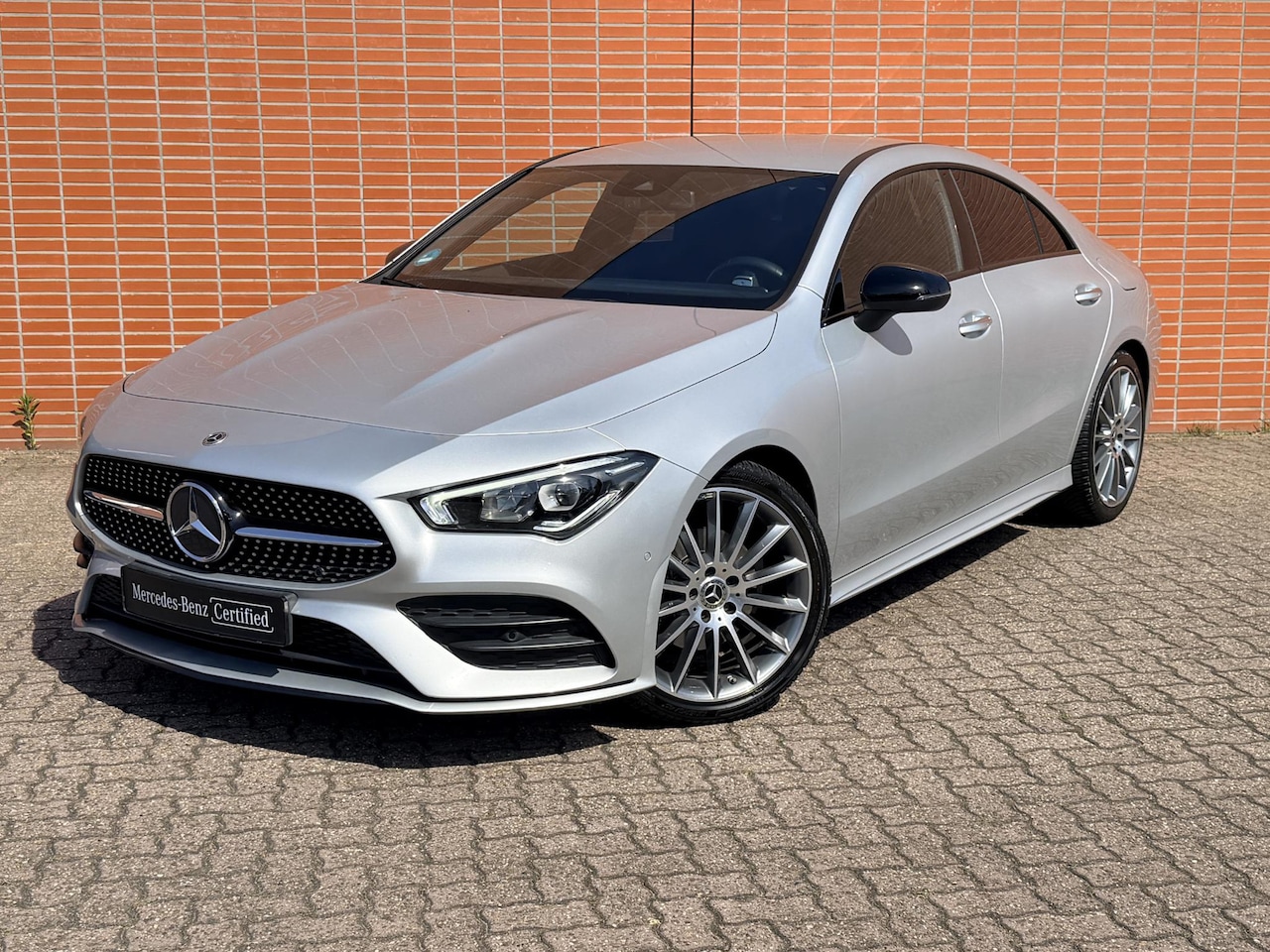 Mercedes-Benz CLA-Klasse - 180 AMG Line | Premium pakket | Nightpakket | Spiegelpakket | Stoelverwarming voor - AutoWereld.nl