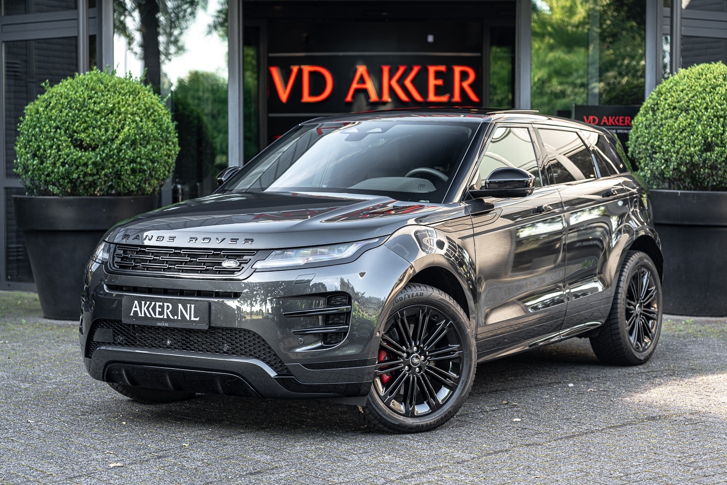 Land Rover Range Rover Evoque - P270e Dynamic SE | Black Pack | 3D Camera | Meridian | ACC | Premium Lak (269 pk) - AutoWereld.nl