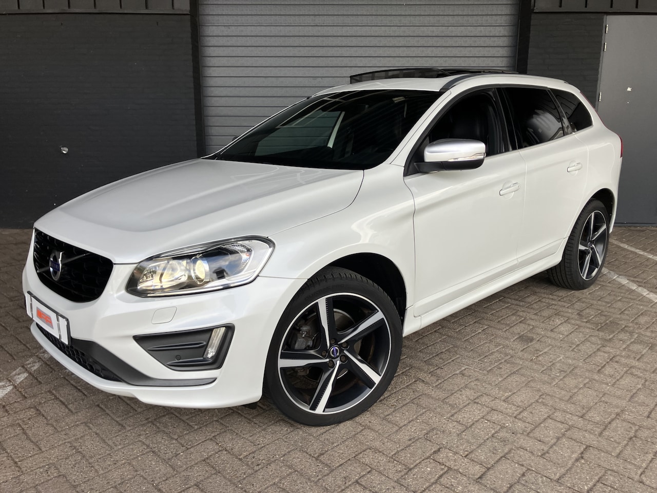 Volvo XC60 - 2.0 D3 FWD R-DESIGN VOLL - AutoWereld.nl