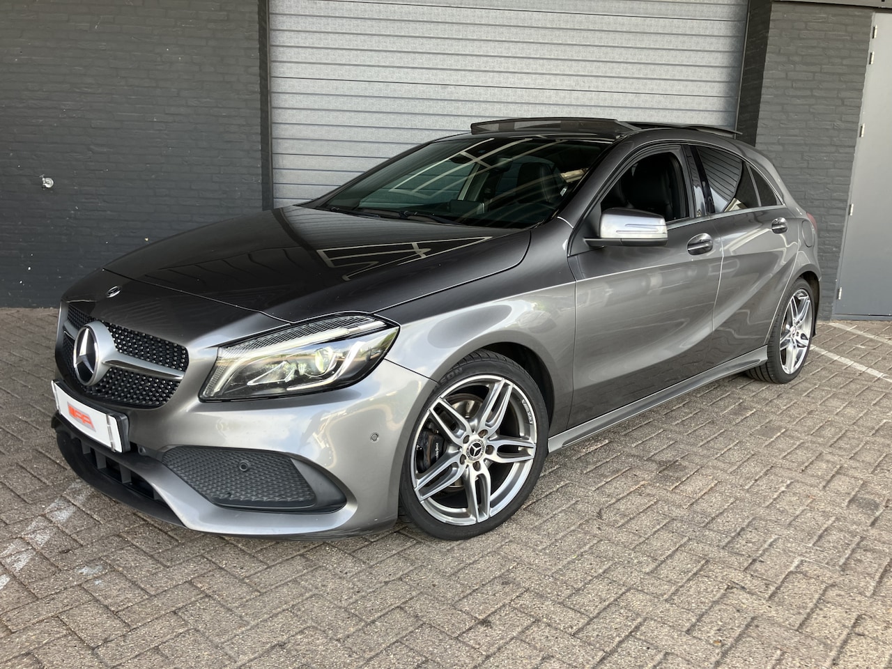Mercedes-Benz A-klasse - 200 d ///AMG-PANO-XENON-LEDER - AutoWereld.nl