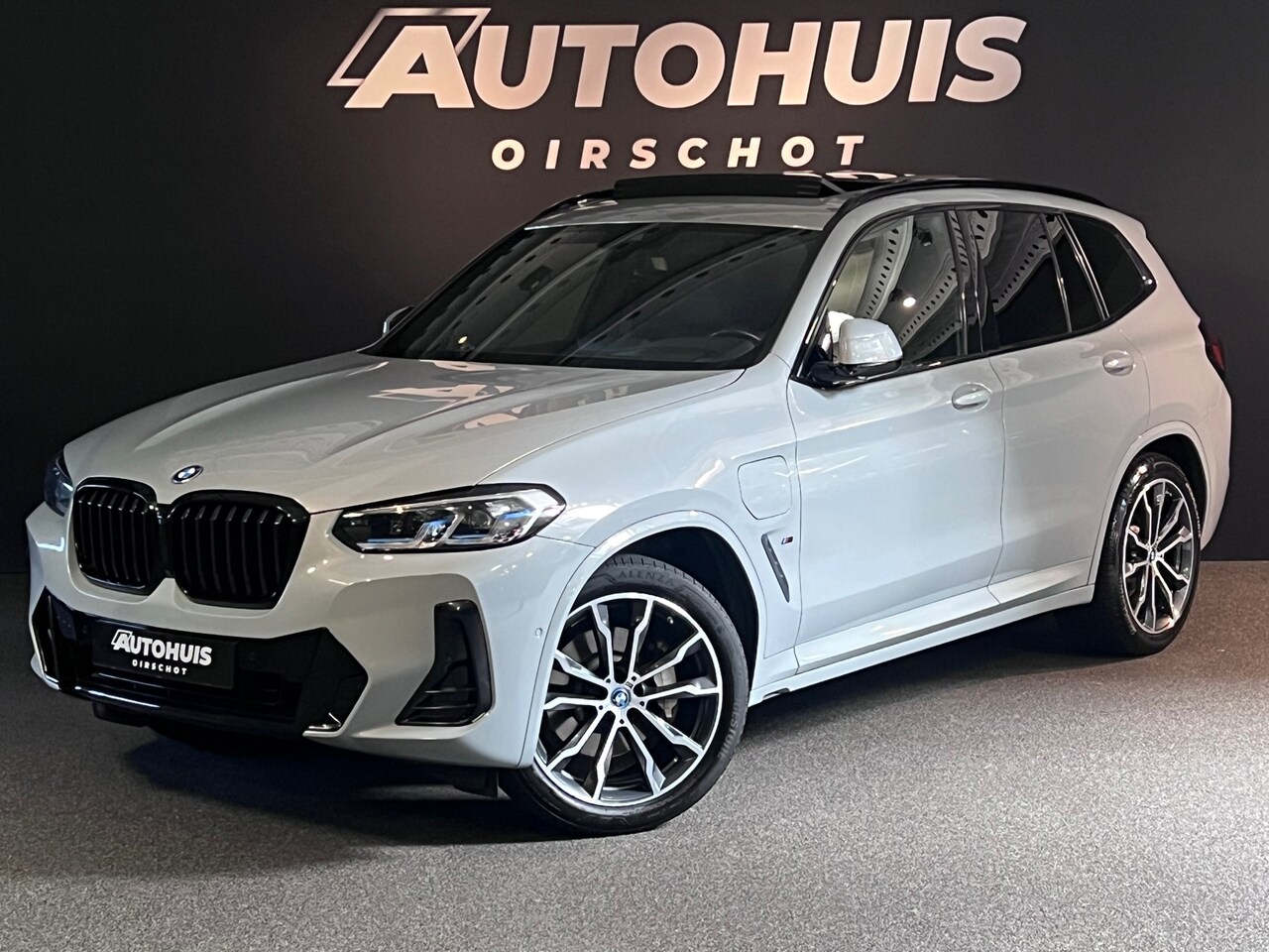 BMW X3 - XDrive30e High Executive Edition M Pano/ Memory stoelen/ Laser/ Stuurverwarming/ Trekhaak/ - AutoWereld.nl