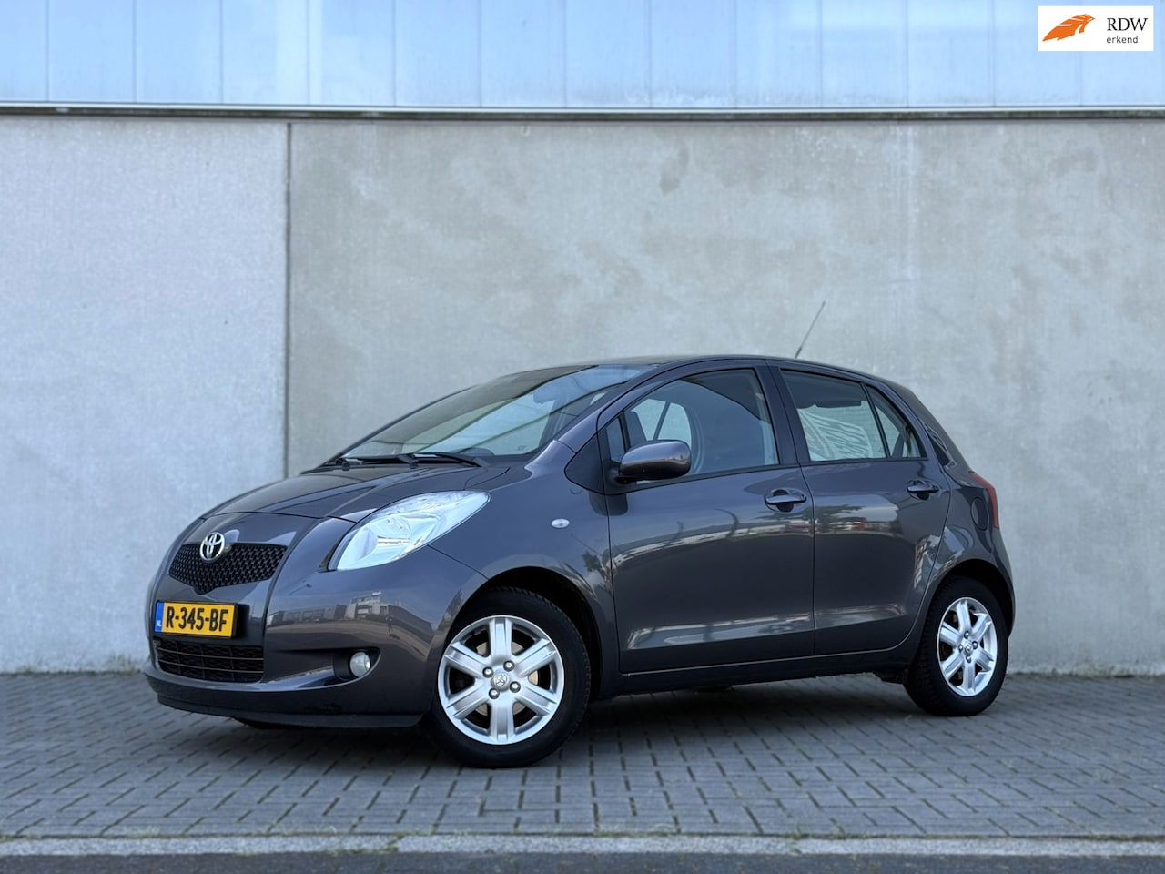 Toyota Yaris - 1.3 VVT-i Terra 1.3 VVTi Terra, APK, AIRCO, 5-deurs - AutoWereld.nl