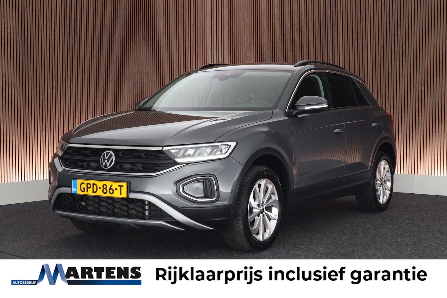 Volkswagen T-Roc - 1.5 TSI 150pk DSG Life Edition Trekhaak Camera Stoelverwarming Keyless Navigatie - AutoWereld.nl