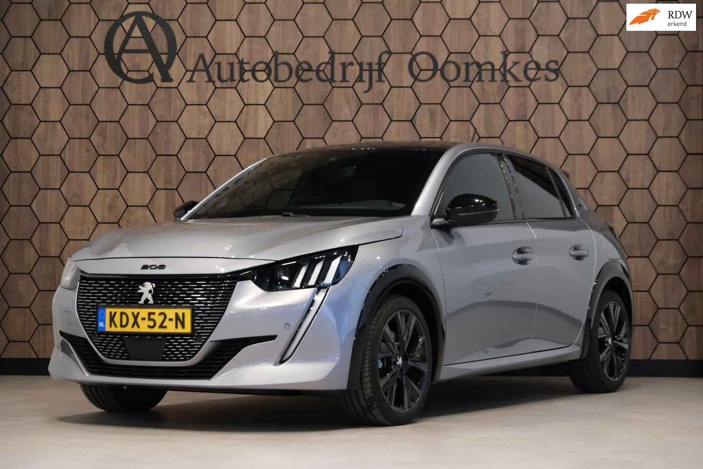 Peugeot 208 - 1.2 PureTech GT *29.792km* Navi/Camera/Michelin Banden/Apple Carplay 6 OP VOORRAAD - AutoWereld.nl
