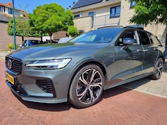Volvo V60 - 2.0 T8 Plug-in hybrid AWD Ultra Dark