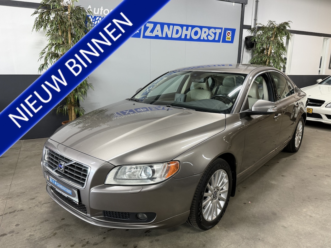 Volvo S80 - 2.5 T Momentum // Leer // Ecc // Cruise // Navi - AutoWereld.nl
