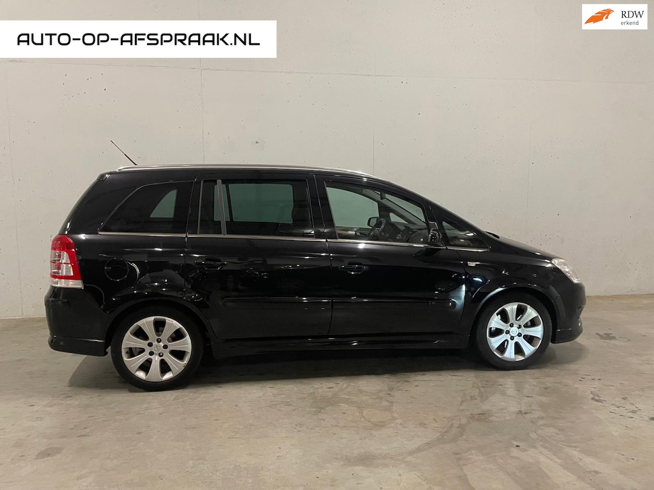 Opel Zafira - 7p. Cosmo Navi Leer Cruise Clima Trekaak - AutoWereld.nl
