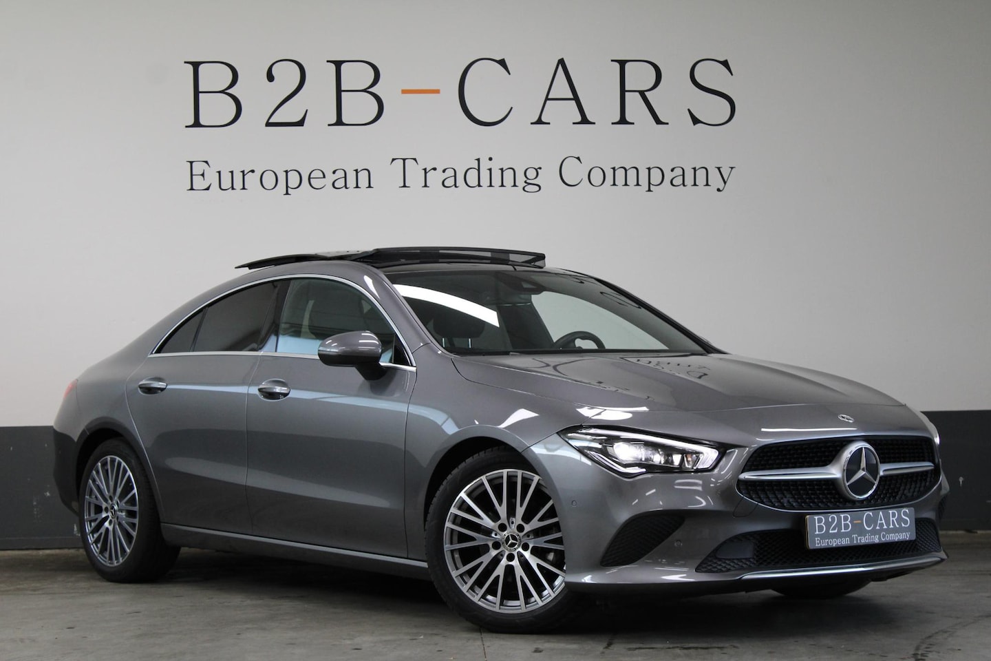 Mercedes-Benz CLA-Klasse - 180 Luxury | Lederen bekleding | Panorama | LED - AutoWereld.nl